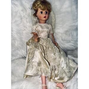 Vintage Bride Doll 19” Fashion Doll Collectible‎ Doll Lace Gown Open/Close Eyes